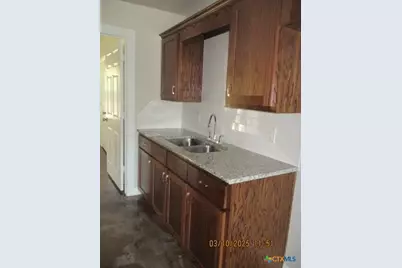 906 S 18th Street, Temple, TX 76501 - Photo 6