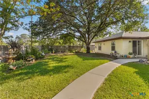 612 Kathy Dr, Seguin, TX 78155 - Photo 24