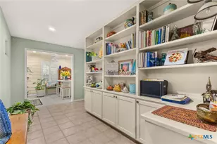 612 Kathy Dr, Seguin, TX 78155 - Photo 4