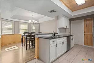 323 Cherrywood Ln, San Antonio, TX 78233 - Photo 6