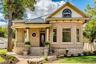 351 N Guenther Ave, New Braunfels, TX 78130 - Photo 2