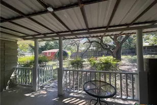 1304 W Ave B, Lampasas, TX 76550 - Photo 34