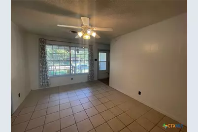 1304 W Avenue B, Lampasas, TX 76550 - Photo 10