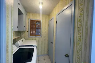 1304 W Ave B, Lampasas, TX 76550 - Photo 22