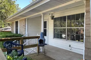 1304 W Ave B, Lampasas, TX 76550 - Photo 8