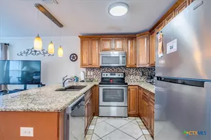 730 E Mather St, New Braunfels, TX 78130 - Photo 2