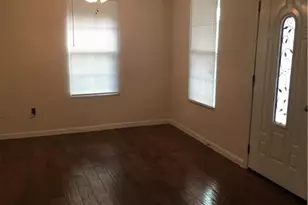 613 S Laurel Ave, Luling, TX 78648 - Photo 2