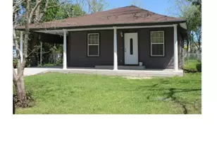 613 S Laurel Ave, Luling, TX 78648 - Photo 1