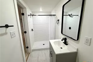 2204 W San Antonio St, New Braunfels, TX 78130 - Photo 10