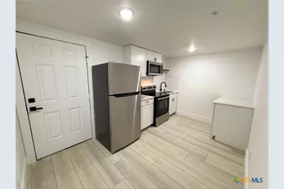 2204 W San Antonio Street #2, New Braunfels, TX 78130 - Photo 2