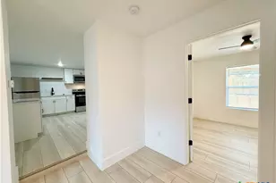 2204 W San Antonio St, New Braunfels, TX 78130 - Photo 4