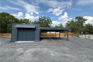 2204 W San Antonio St, New Braunfels, TX 78130 - Photo 20