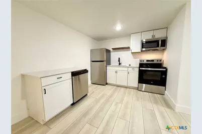 2204 W San Antonio Street #3, New Braunfels, TX 78130 - Photo 2