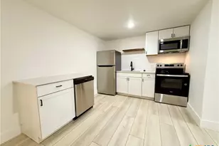 2204 W San Antonio St, New Braunfels, TX 78130 - Photo 2