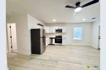 2204 W San Antonio Street #5, New Braunfels, TX 78130 - Photo 4