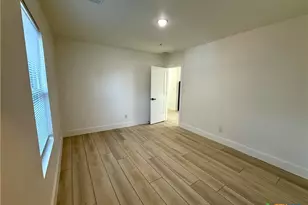 2204 W San Antonio St, New Braunfels, TX 78130 - Photo 14