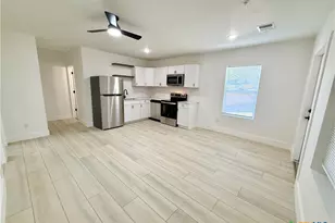 2204 W San Antonio St, New Braunfels, TX 78130 - Photo 6