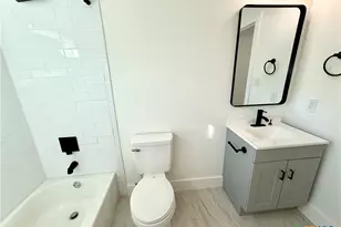 2204 W San Antonio St, New Braunfels, TX 78130 - Photo 10