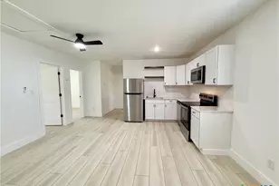 2204 W San Antonio St, New Braunfels, TX 78130 - Photo 2