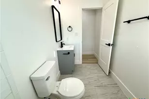 2204 W San Antonio St, New Braunfels, TX 78130 - Photo 8