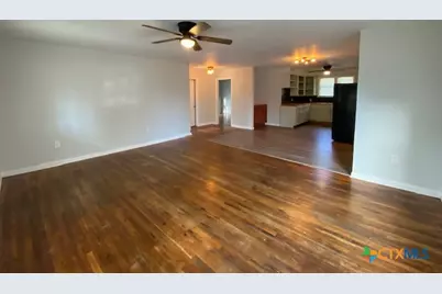 111 N Cedar Avenue, Luling, TX 78648 - Photo 6