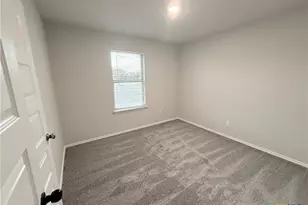 2572 Smokey Cv, Seguin, TX 78155 - Photo 4