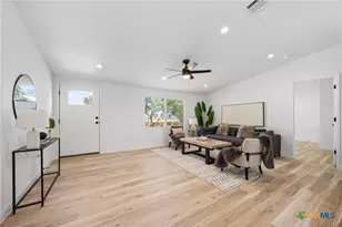 404 E Pecan St, Taylor, TX 76574 - Photo 4