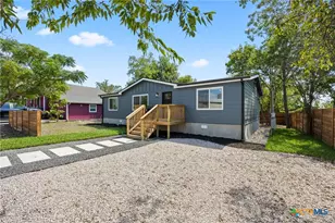 404 E Pecan St, Taylor, TX 76574 - Photo 2