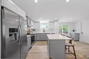 404 E Pecan St, Taylor, TX 76574 - Photo 8