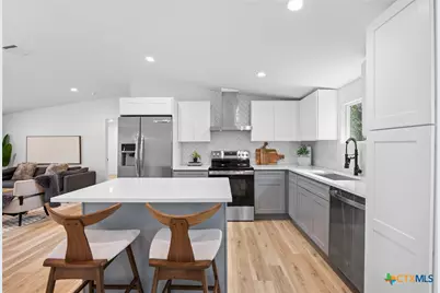 404 E Pecan Street, Taylor, TX 76574 - Photo 6