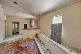 116 S Cypress Ave, Luling, TX 78648 - Photo 8