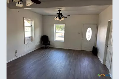 414 S Esplanade Street, Cuero, TX 77954 - Photo 4