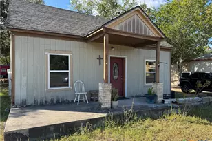 414 S Esplanade St, Cuero, TX 77954 - Photo 2