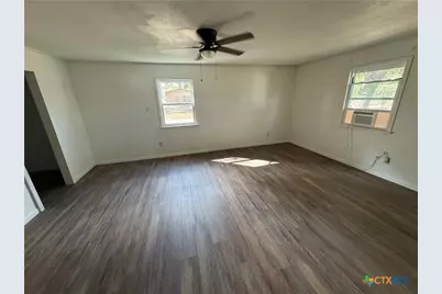 414 S Esplanade Street, Cuero, TX 77954 - Photo 8