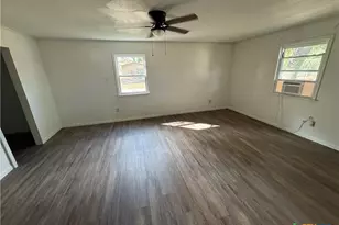 414 S Esplanade St, Cuero, TX 77954 - Photo 8