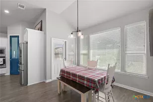 209 Flint Rock Ct, Victoria, TX 77904 - Photo 8