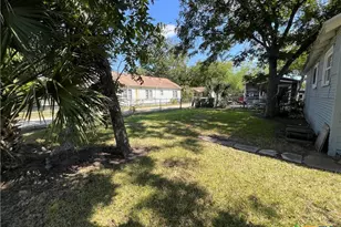 1002 E Park Ave, Victoria, TX 77901 - Photo 8