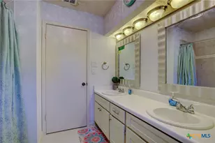 310 Stoneham Cir, Seguin, TX 78155 - Photo 28