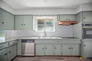 68 Milam St, Point Comfort, TX 77978 - Photo 8