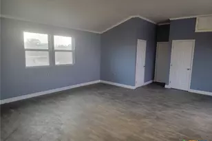 410 Guadalupe River Dr, Tivoli, TX 77990 - Photo 6