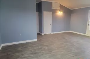 410 Guadalupe River Dr, Tivoli, TX 77990 - Photo 8