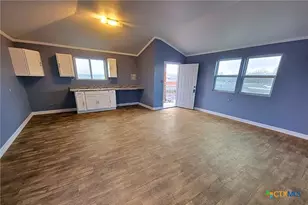 410 Guadalupe River Dr, Tivoli, TX 77990 - Photo 4