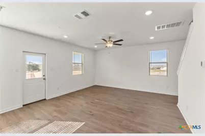 109 Green Berets Bend, Jarrell, TX 76537 - Photo 8