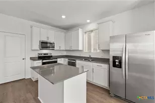 109 Green Berets Bnd, Jarrell, TX 76537 - Photo 10