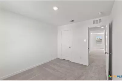 109 Green Berets Bend, Jarrell, TX 76537 - Photo 18