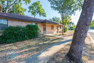 319 E Bowie St, Luling, TX 78648 - Photo 2