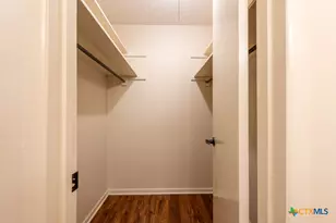 319 E Bowie St, Luling, TX 78648 - Photo 12