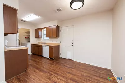 319 E Bowie Street, Luling, TX 78648 - Photo 4