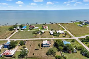 488 Alamo Beach Ave, Port Lavaca, TX 77979 - Photo 2