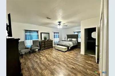 221 E Hamilton Avenue, Rockdale, TX 76567 - Photo 12